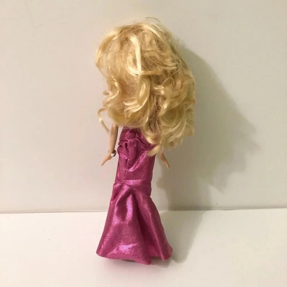 MGA Bratz Cloe Fashion Show Evening Wear  Doll Flaws TLC - Picture 6 of 16